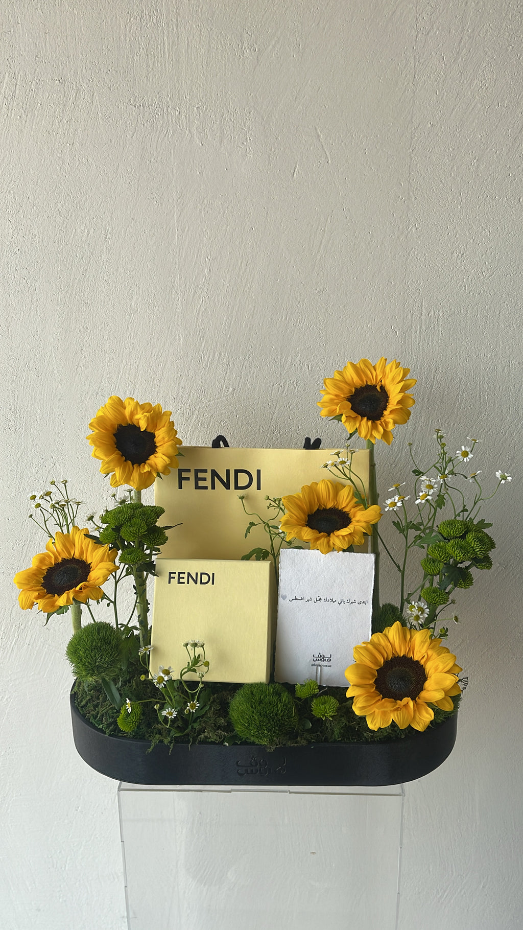 عقد Fendi
