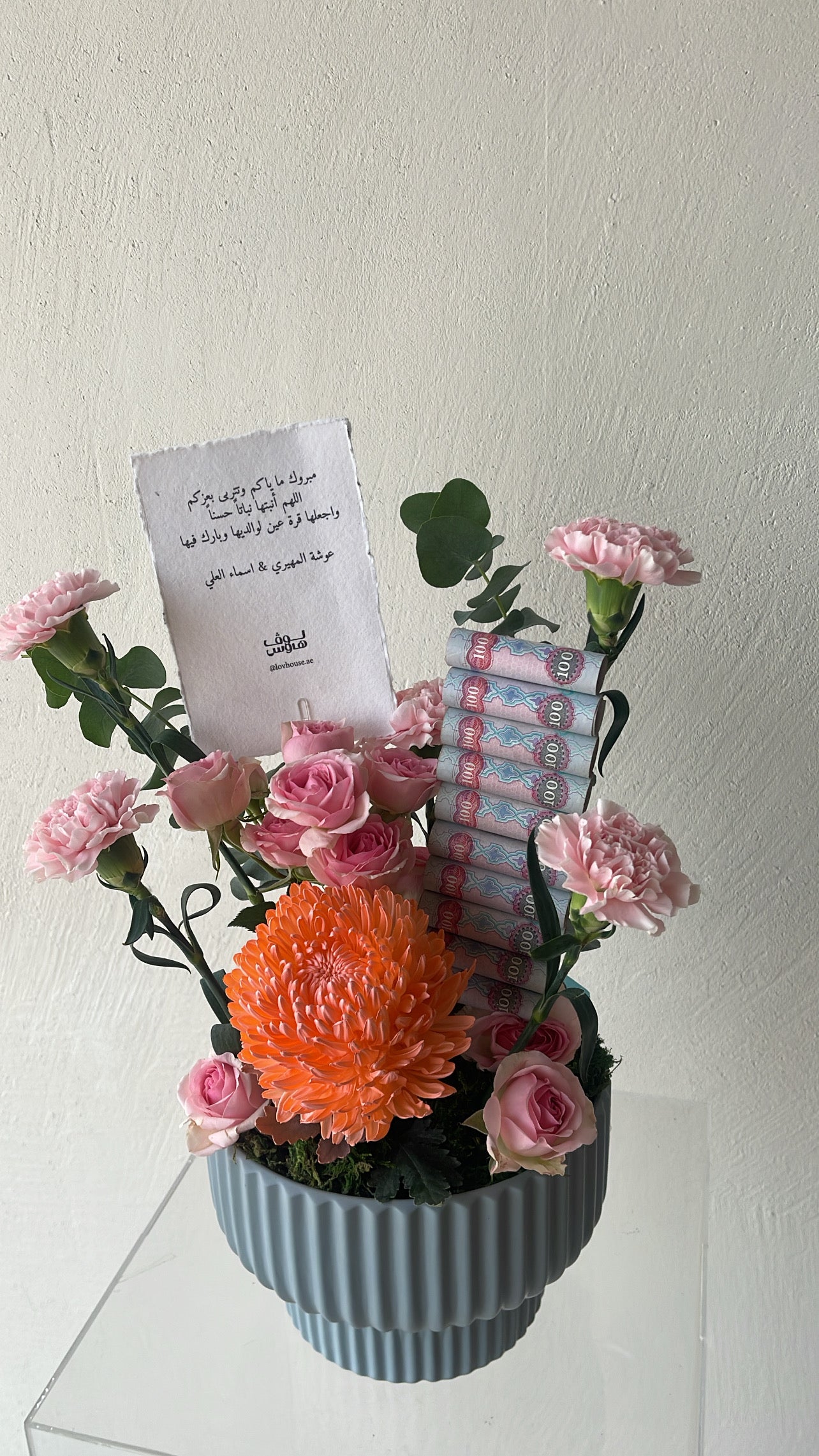 فازة وردية مع 1000 كاش
