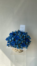 سلة بورود زرقاء