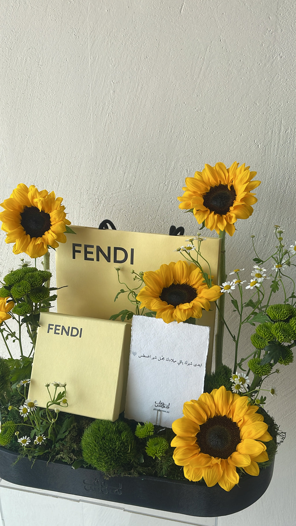 عقد Fendi