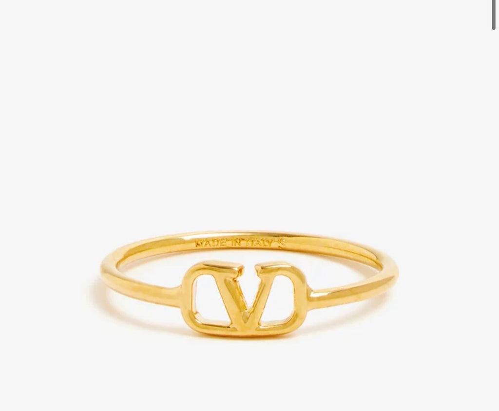 خاتم valentino بسلة حمراء