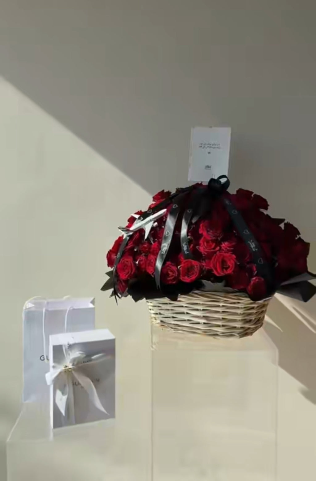مع نحت الاسم Guerlain روج