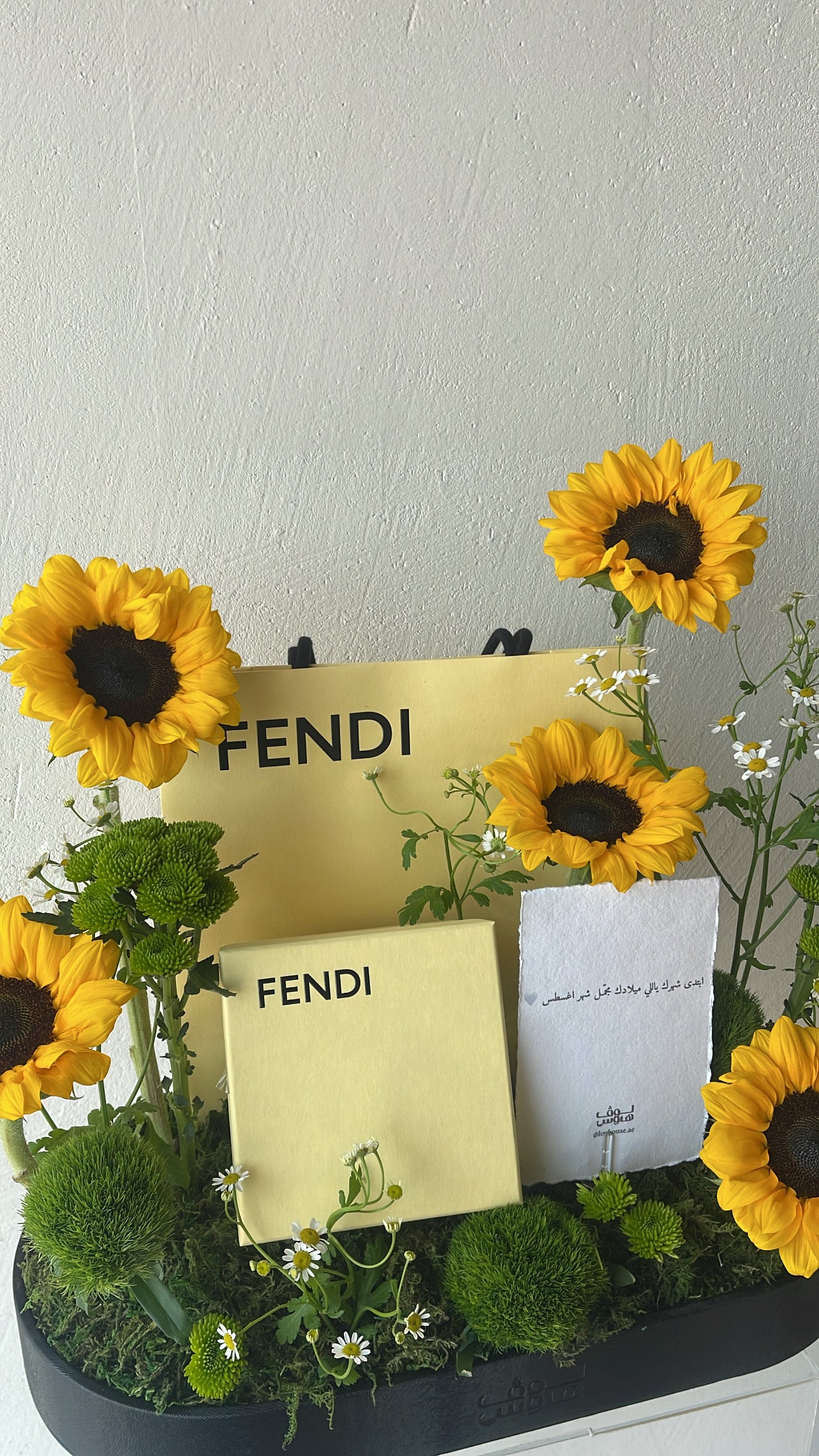 عقد Fendi