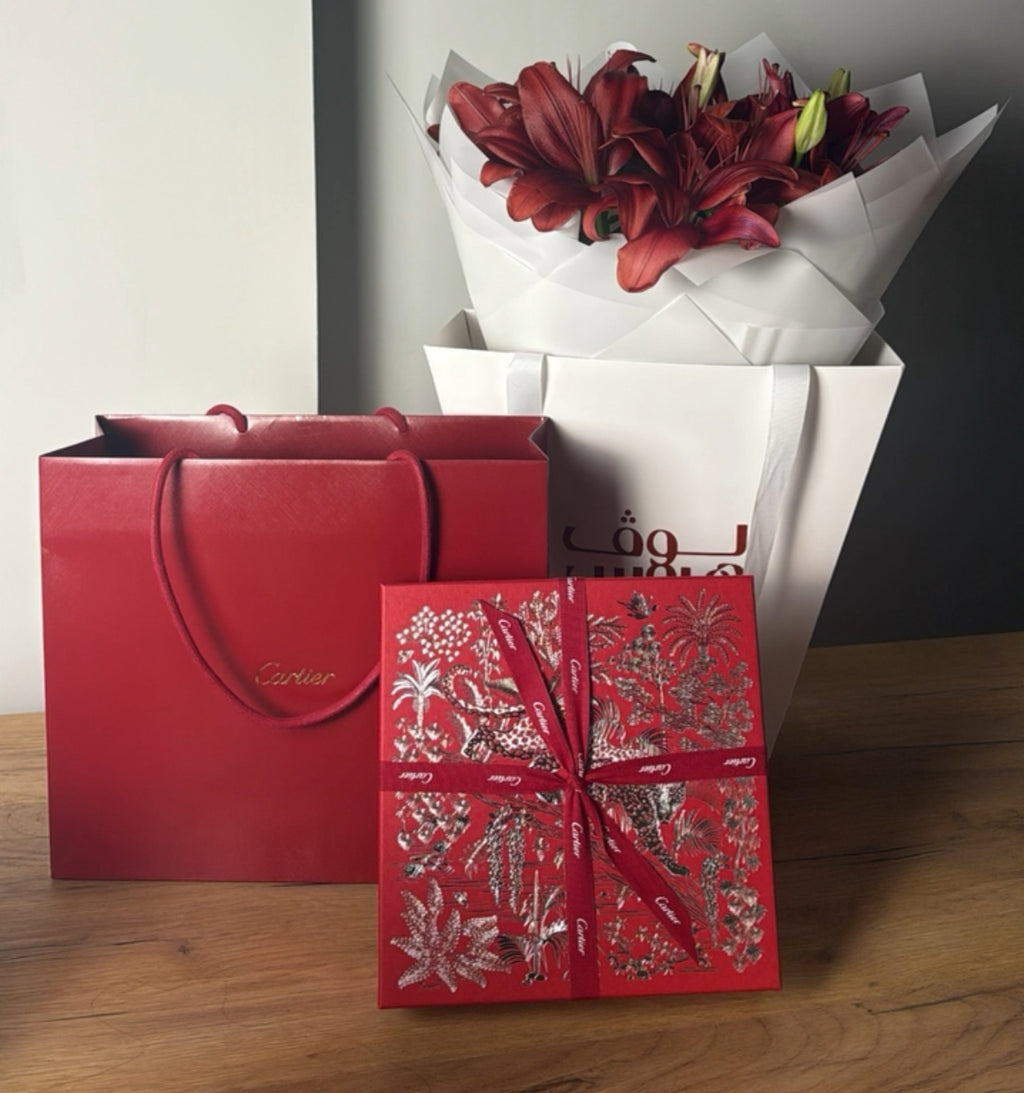 مع الليلي الأحمر النادر Cartier عطر