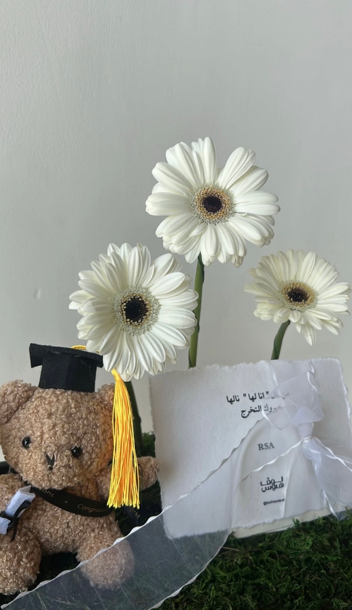 Fendi هدية تخرج مع حلق