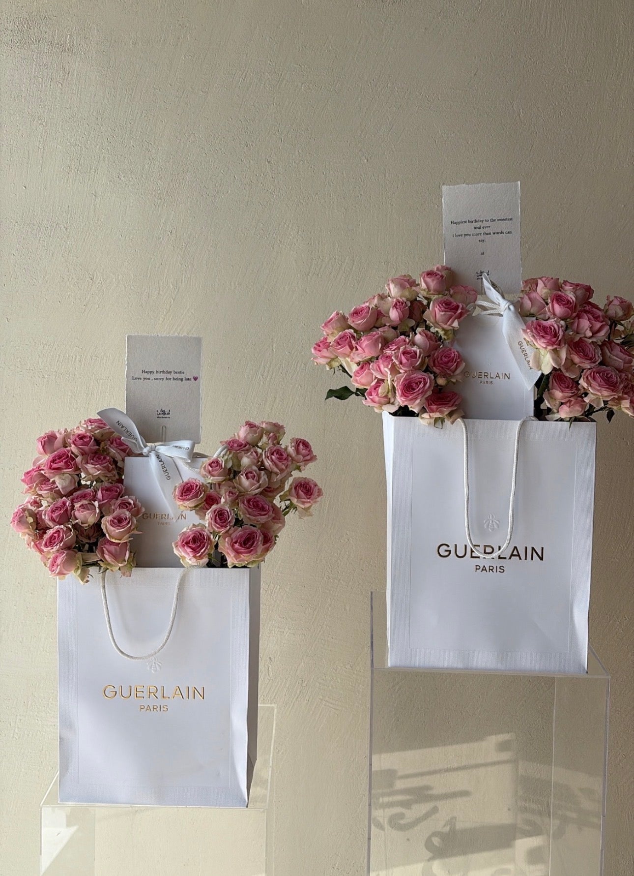 مع نحت الاسم Guerlain روج