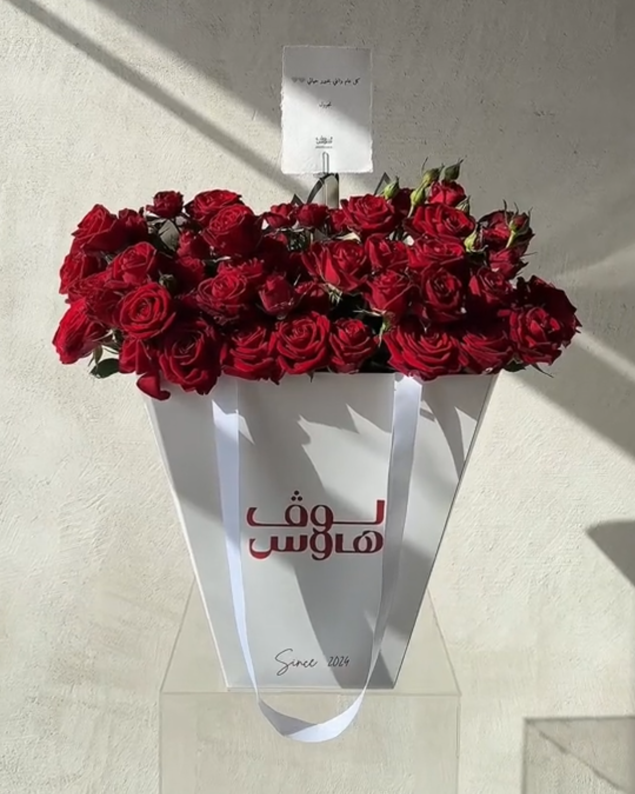 كيس لوف هاوس بالورد الأحمر