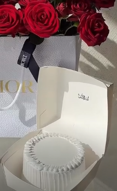 وكيك dior عطر هومي من