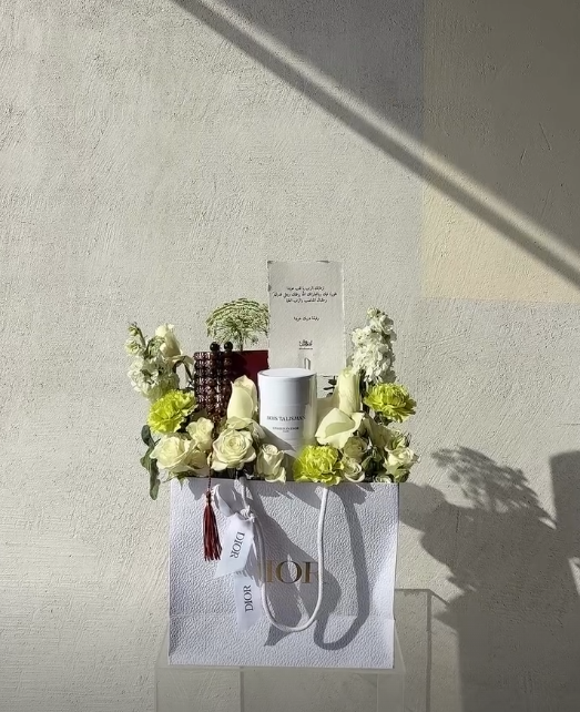 ومسباح معطر dior عطر