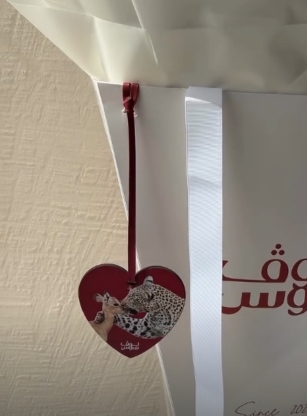 ميدالية الغزال وعطر ysl