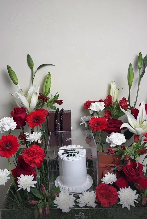 ومسباح مميز مع كيك Loro Piana  كارد هولدر