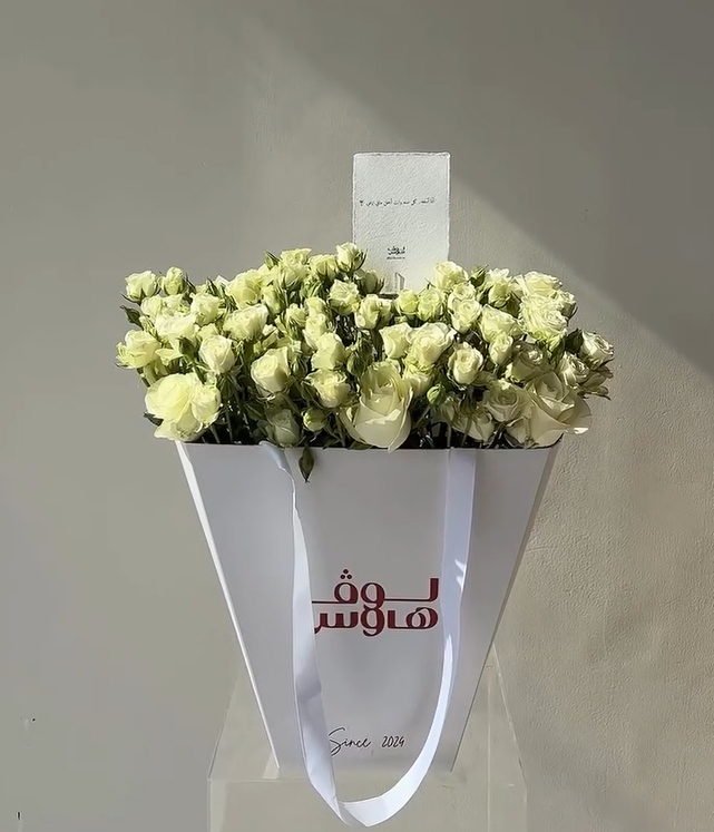 كيس لوف هاوس بالورد الابيض