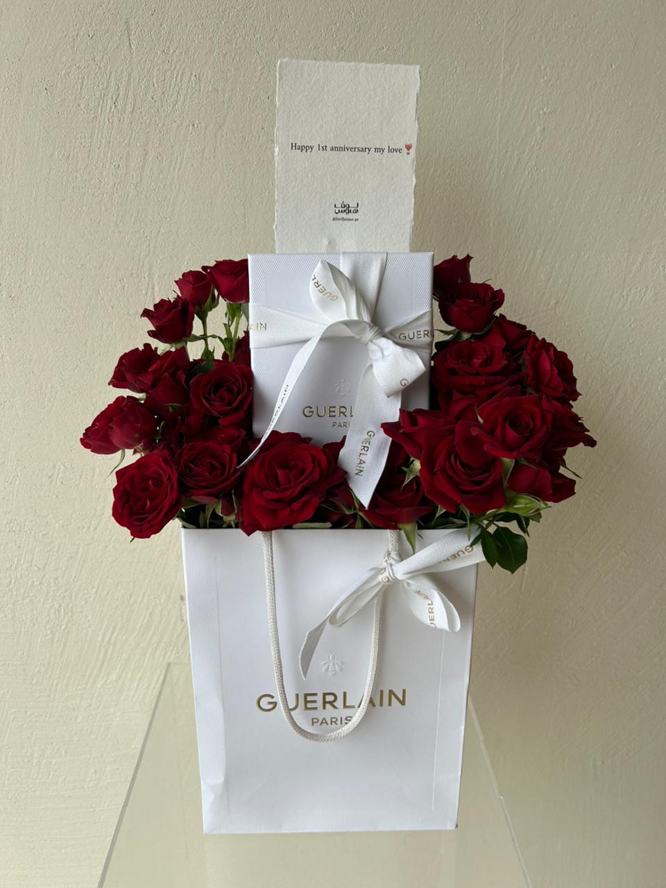 مع نحت الاسم Guerlain روج