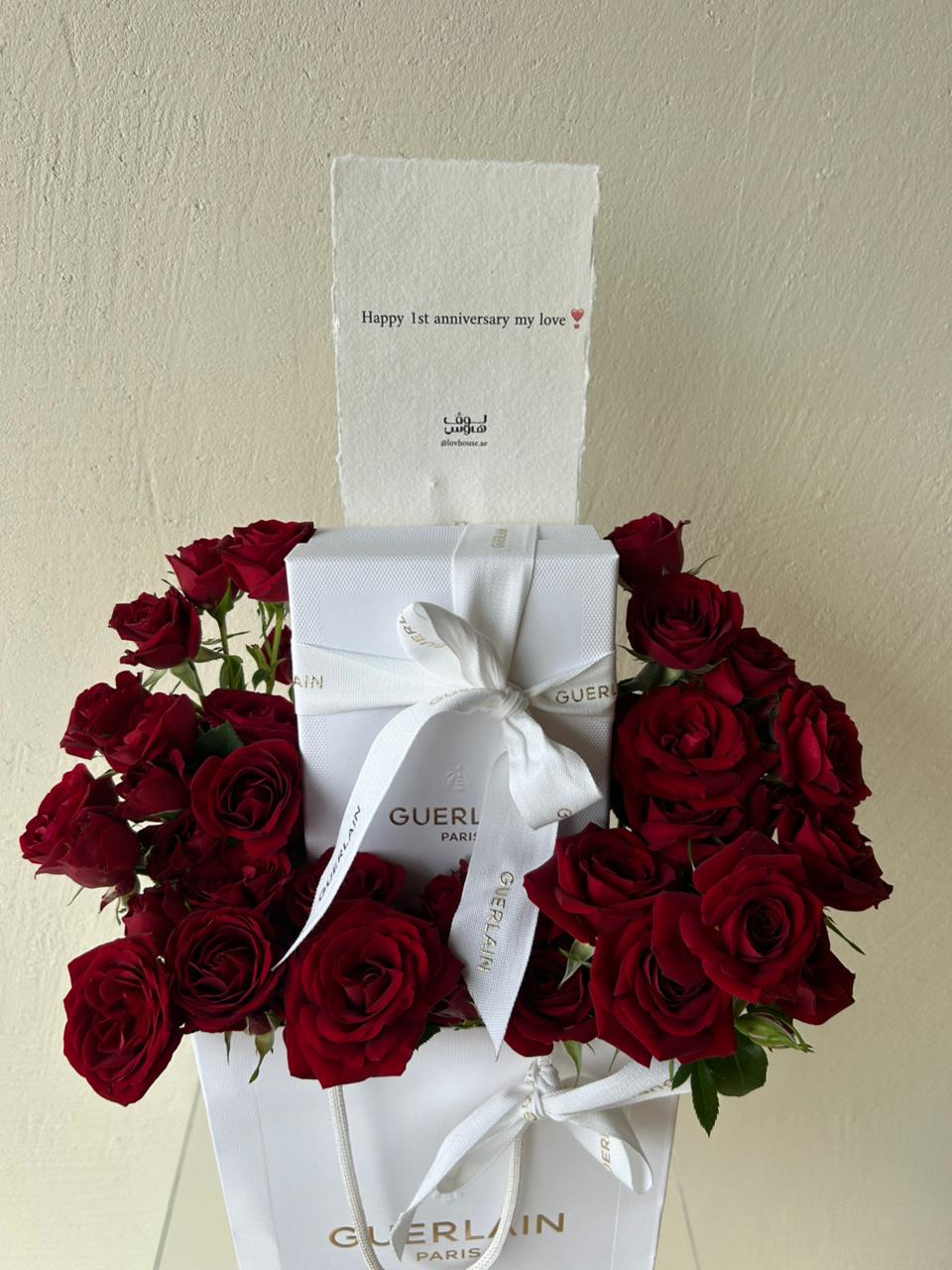 مع نحت الاسم Guerlain روج