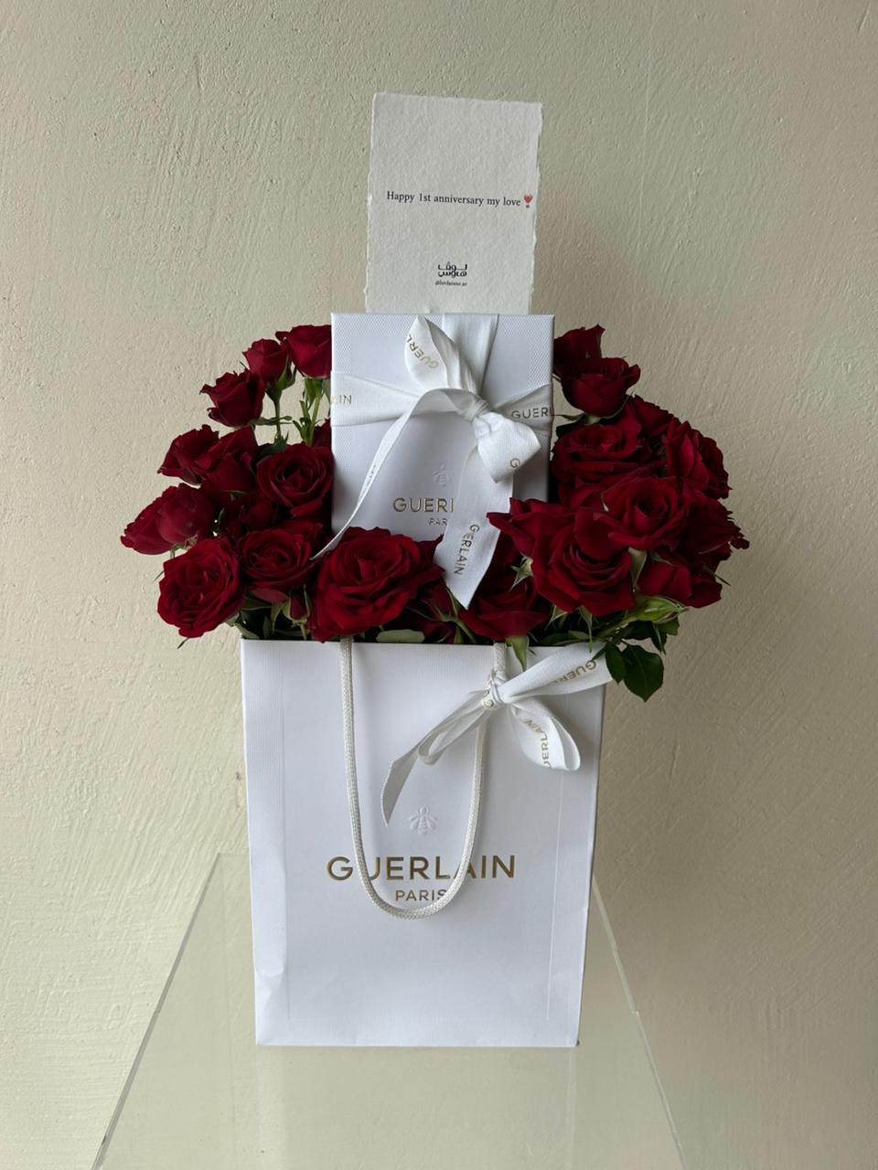 مع نحت الاسم Guerlain روج