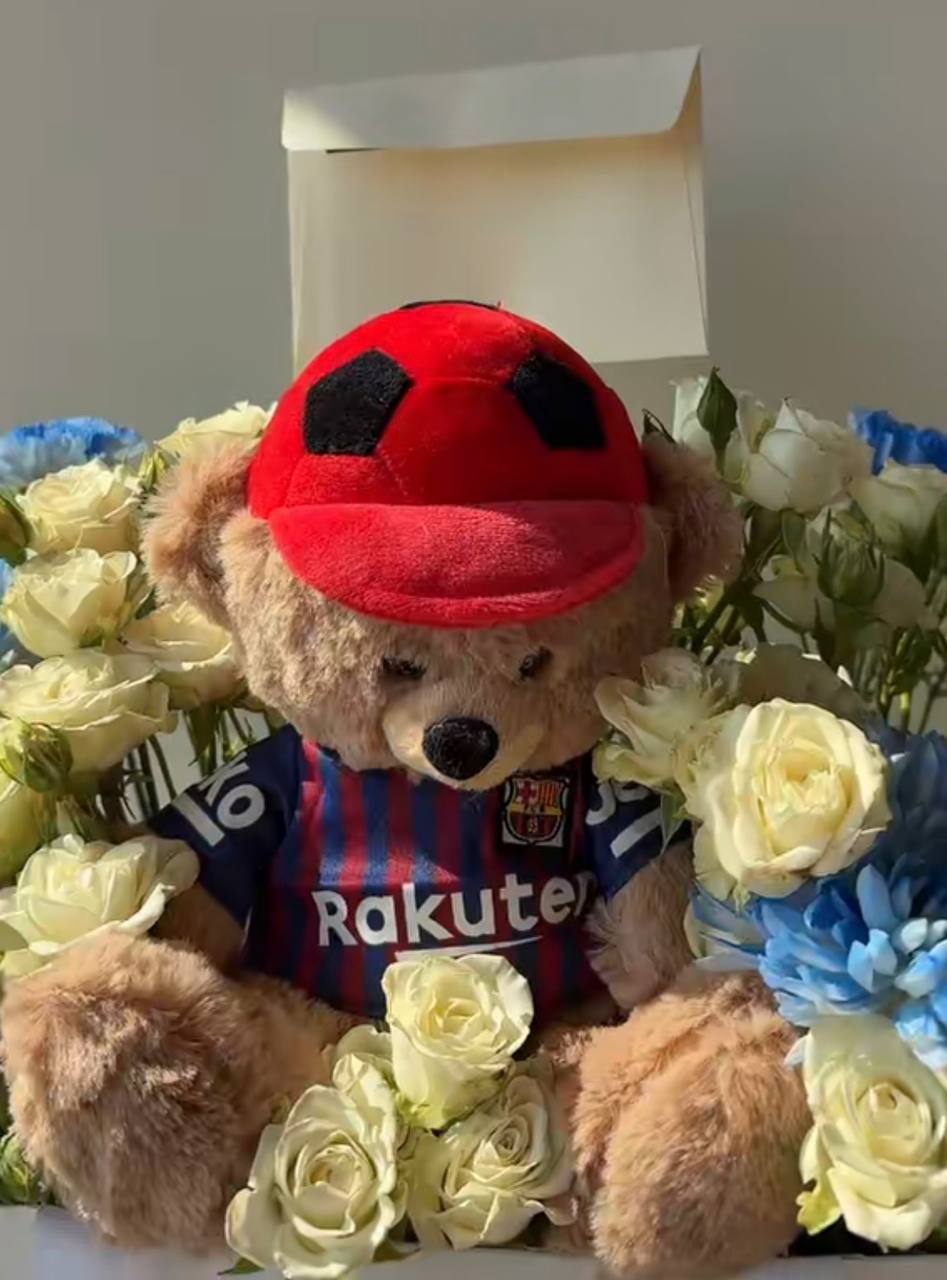 ورد ازرق ودبدوب برشلونة وميدالية الغزال وكيك