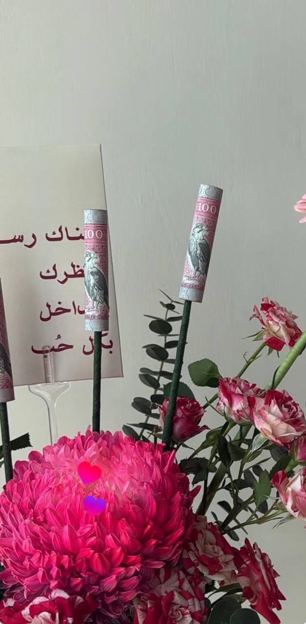 فازة وردية مع 500 كاش