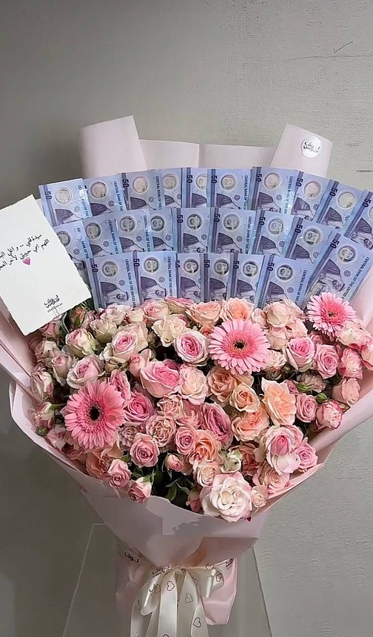 باقة وردية مع 1,250 كاش