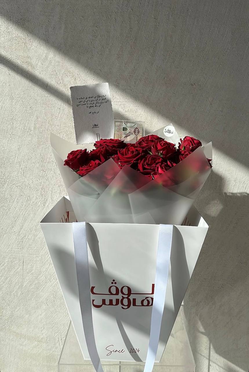 باقة حمراء مع 500 كاش