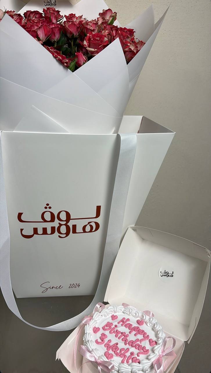 باقة وردية مع كيكة