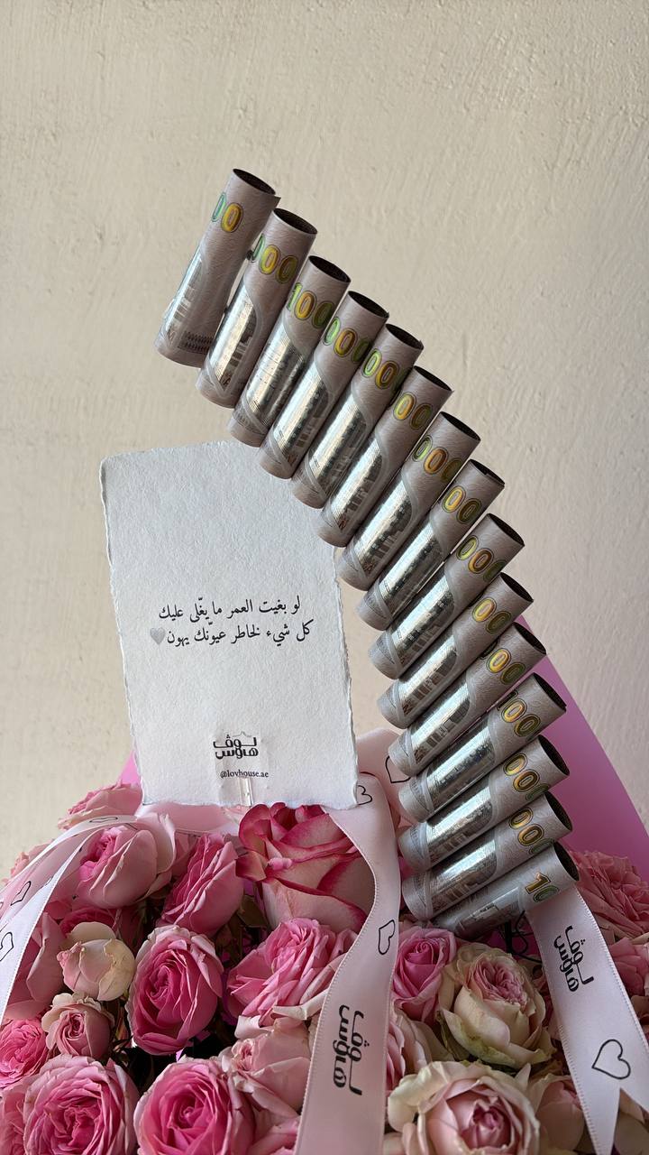 سلة وردية مع 15,000 كاش