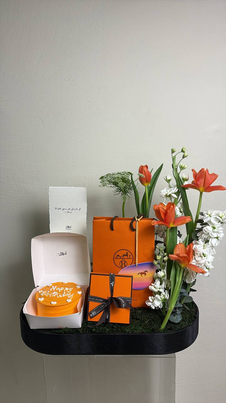 مع كيك Hermès عقد