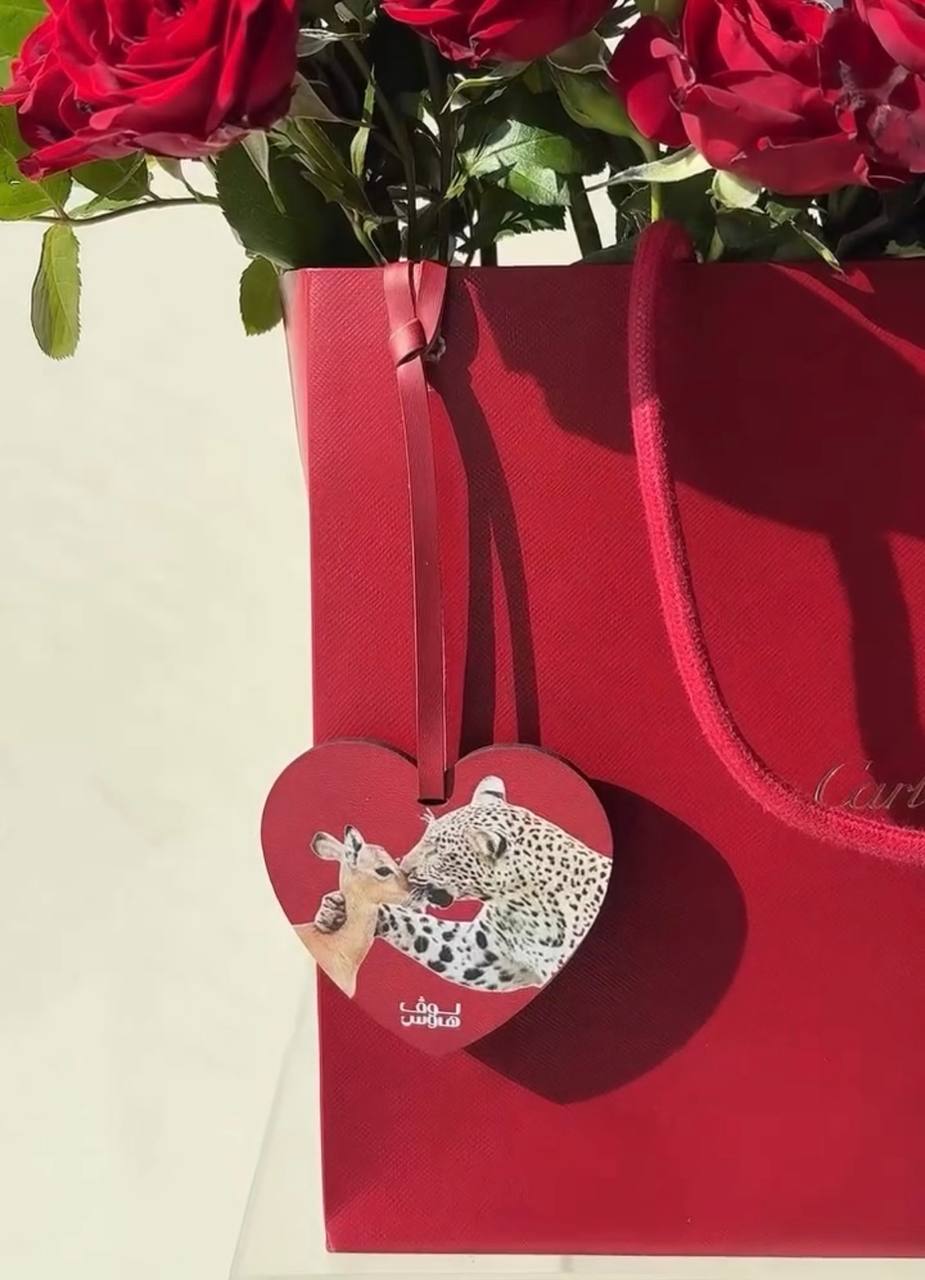 وميدالية الغزال cartier  عطر باشا من