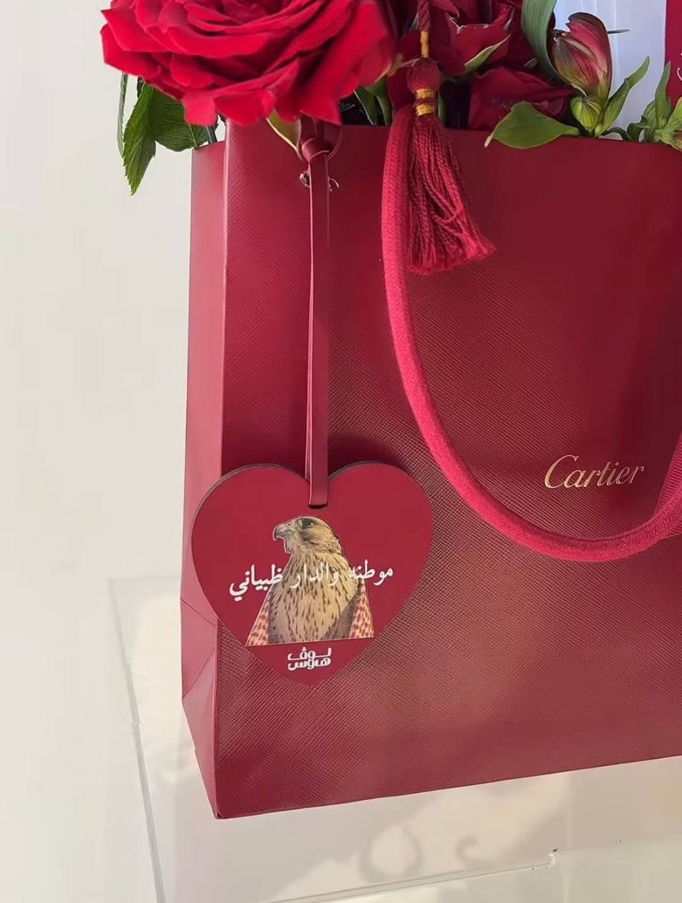 Cartier – كارد هولد ومسباح وميدالية