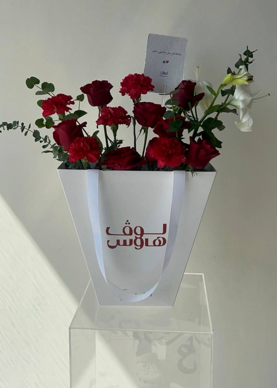 كيس لوف هاوس بالورد الاحمر