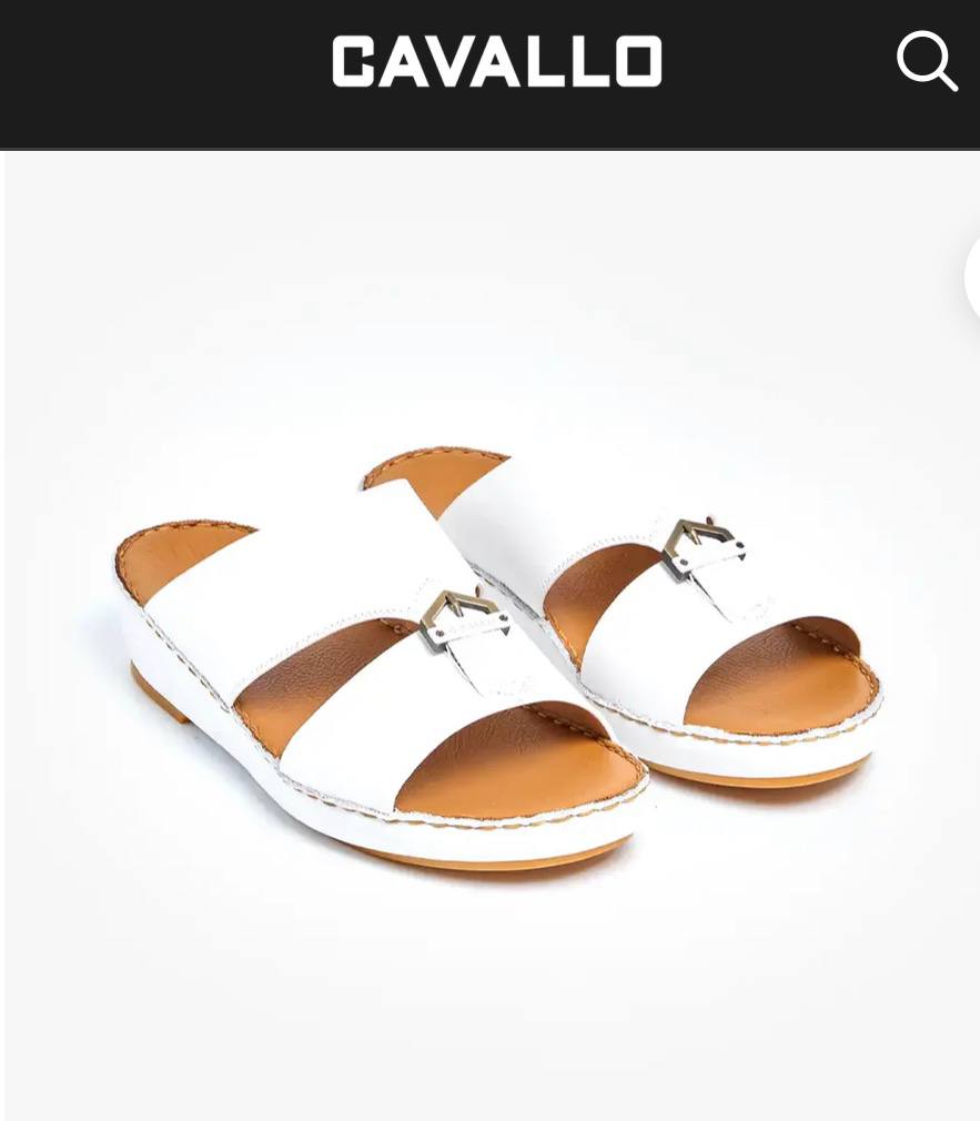 نعال ابيض مع كيكة