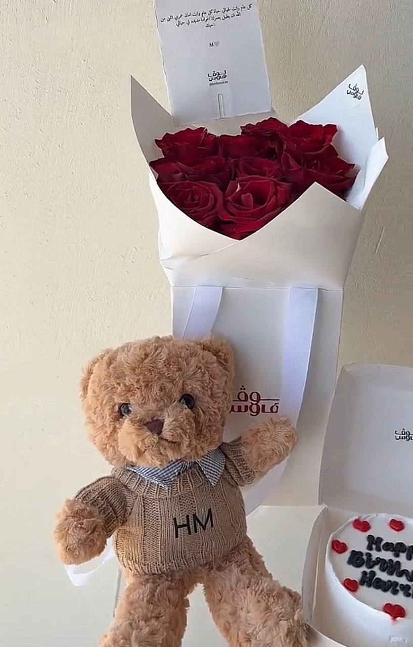 ورد احمر ودبدوب وكيك