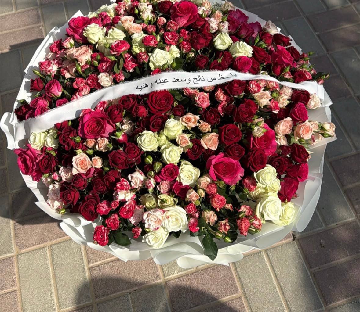 باقةكبيرة مع شريطة يا حظ من نالج
