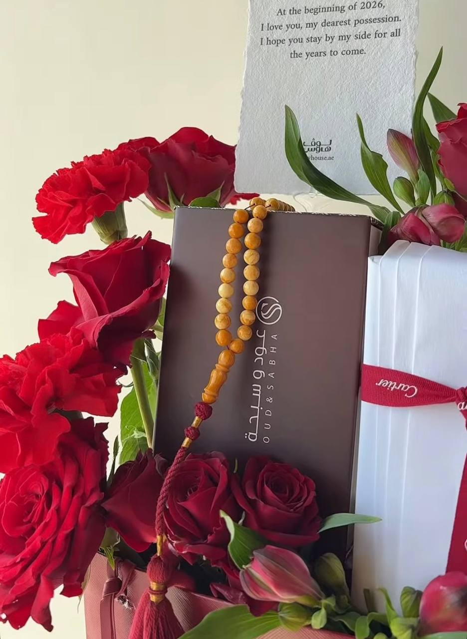 Cartier – كارد هولد ومسباح وميدالية