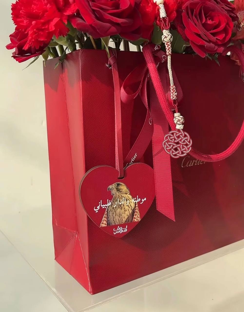 Cartier – بوك عنابي ومسباح وميدالية