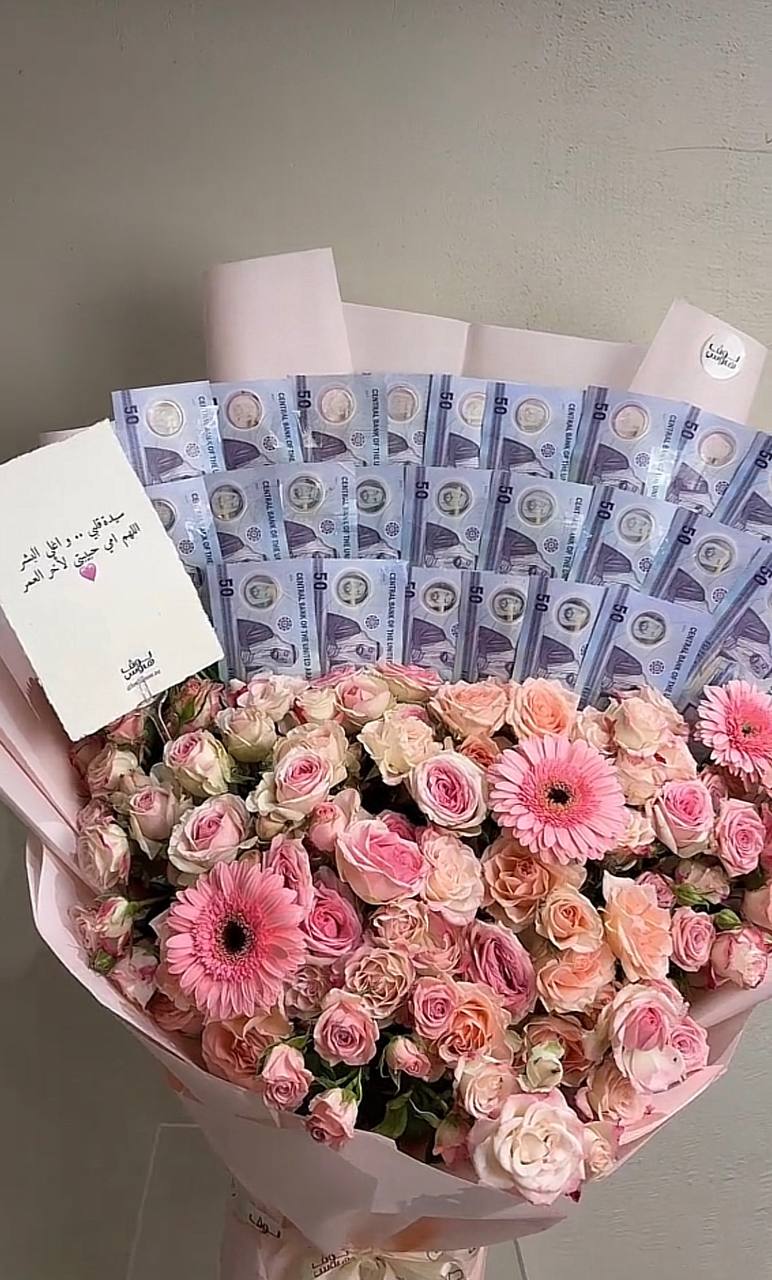 باقة وردية مع 1,250 كاش