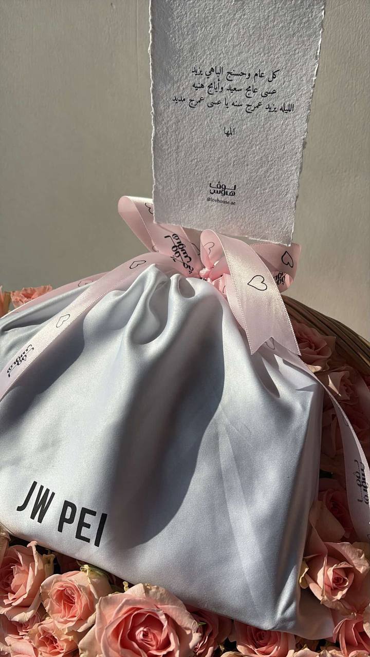 L سلة وردية Jw Pei  شنطة