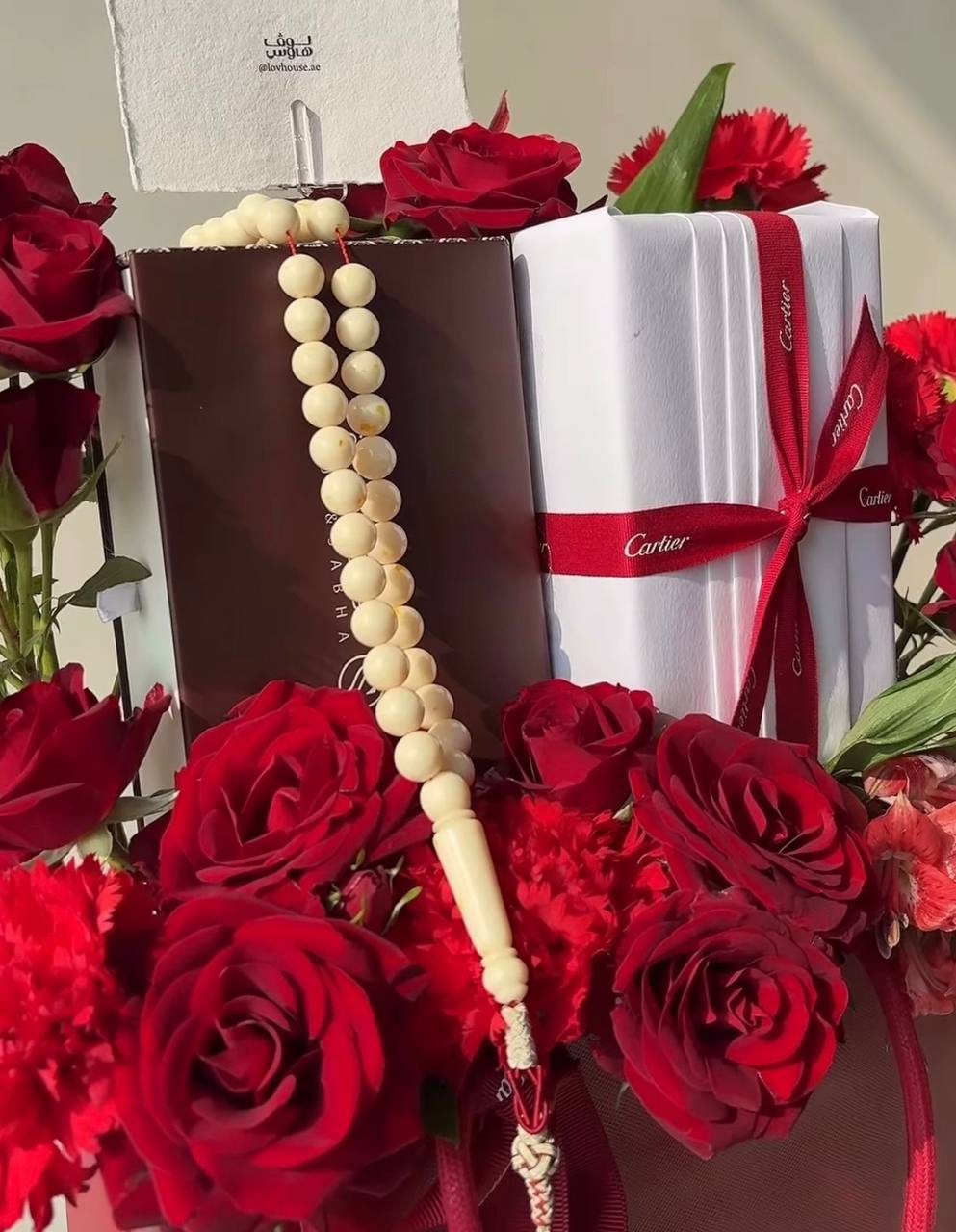 Cartier – بوك عنابي ومسباح وميدالية
