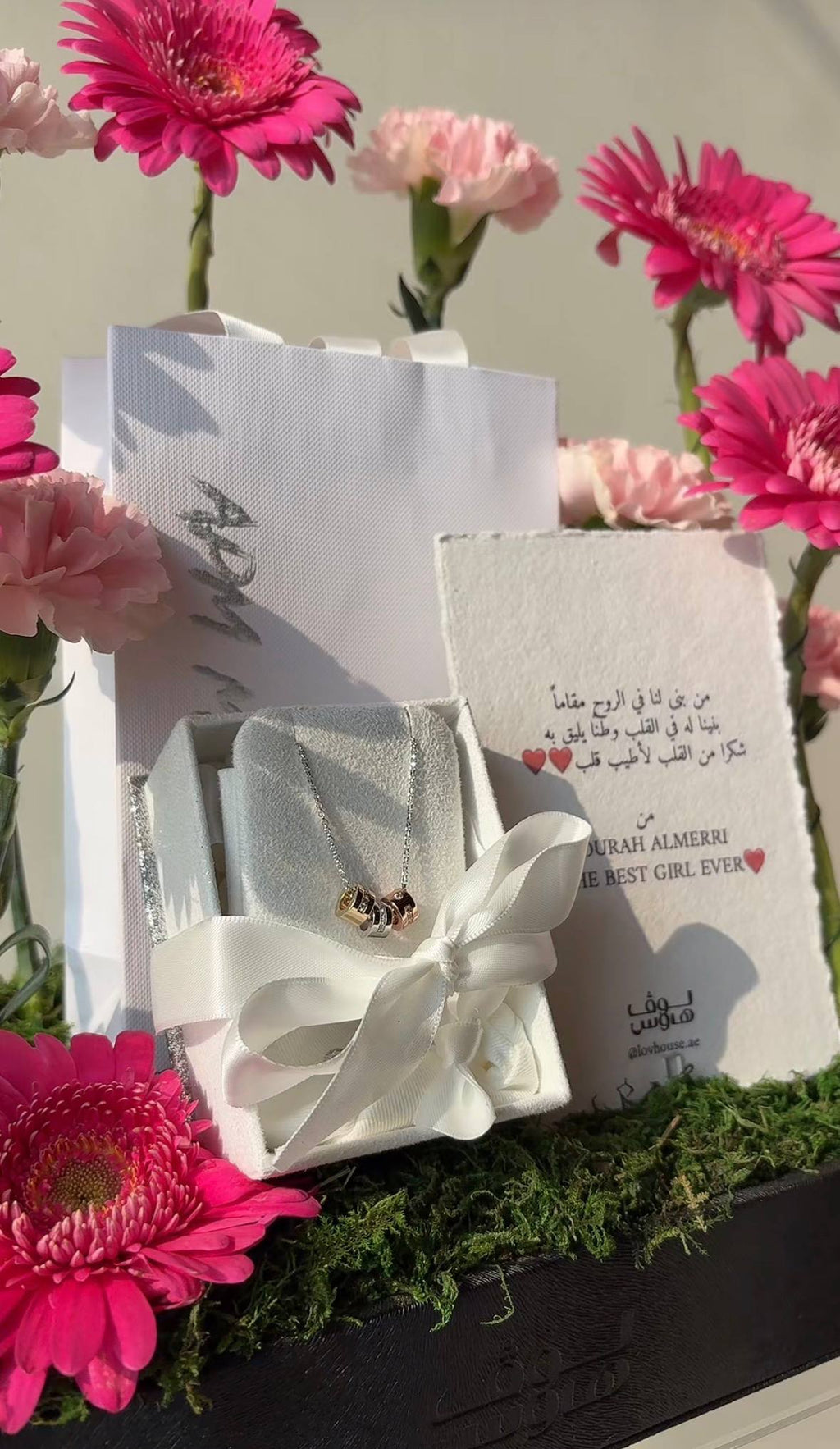 APM  عقد من