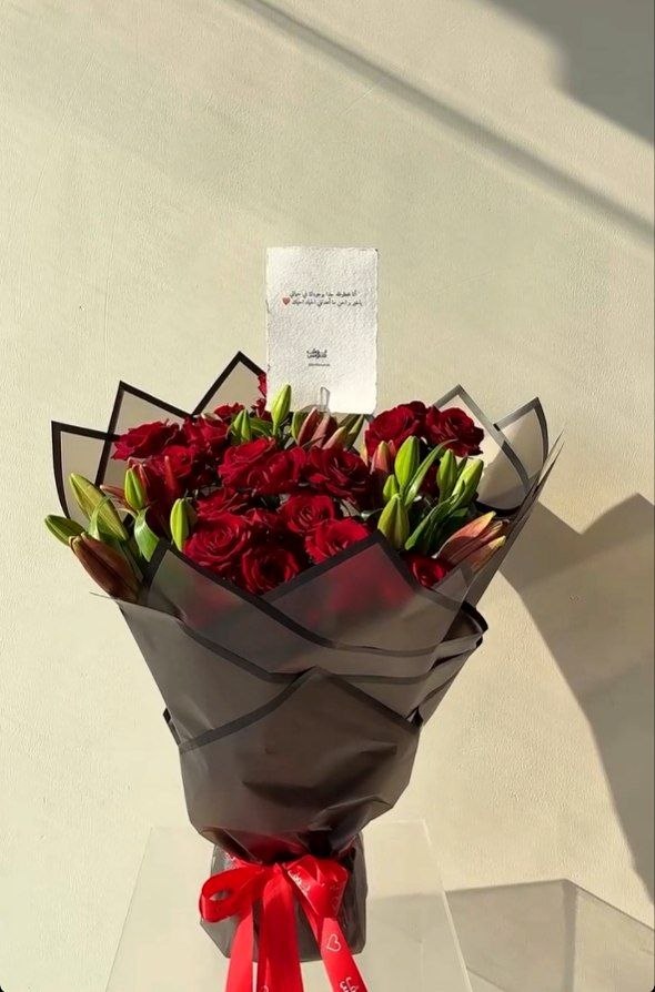 باقة الاناقة الحمراء
