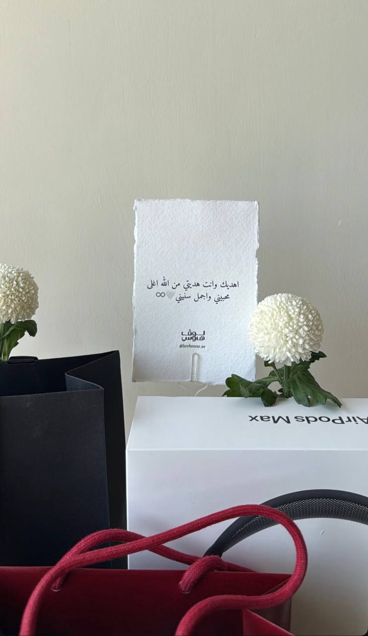 Apple, cartier, YSL سماعة وكارد هولدر وعطر من