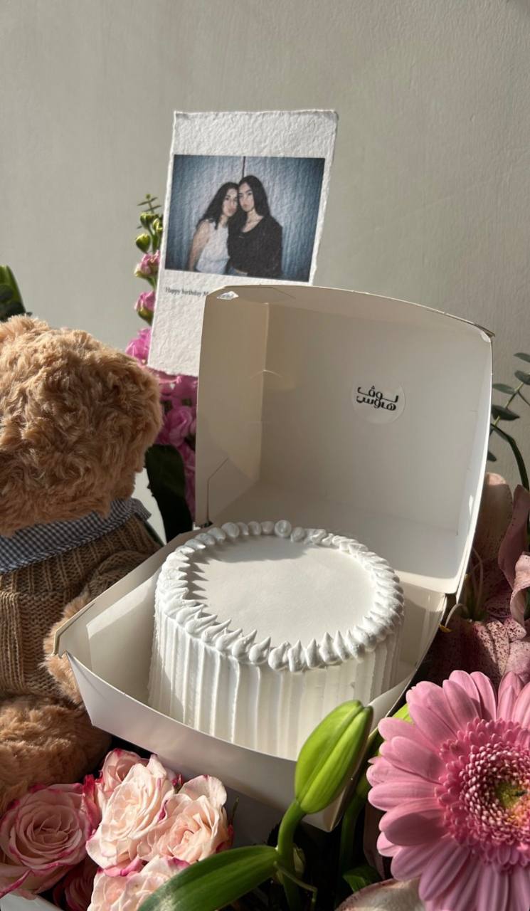 Teddy – Pink Bouquet and cake
