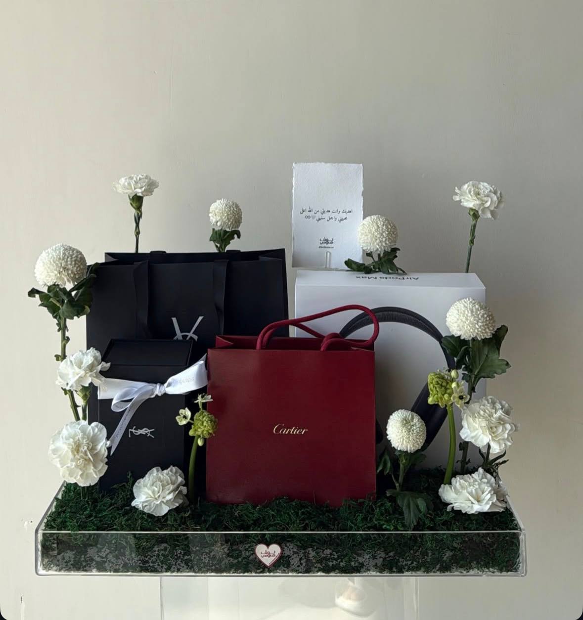 Apple, cartier, YSL سماعة وكارد هولدر وعطر من
