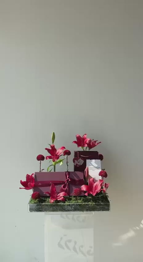 وميدالية الغزال  Aigner شماغ ابيض من