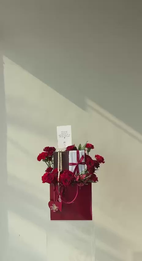 Cartier – بوك عنابي ومسباح وميدالية