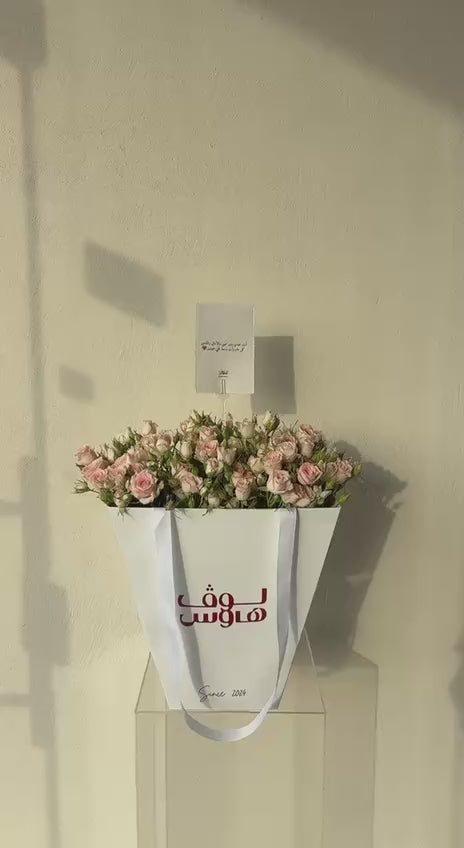 كيس لوف هاوس بالورد الوردي