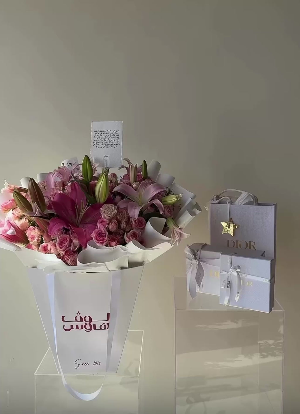 Dior عقد و ميكب من
