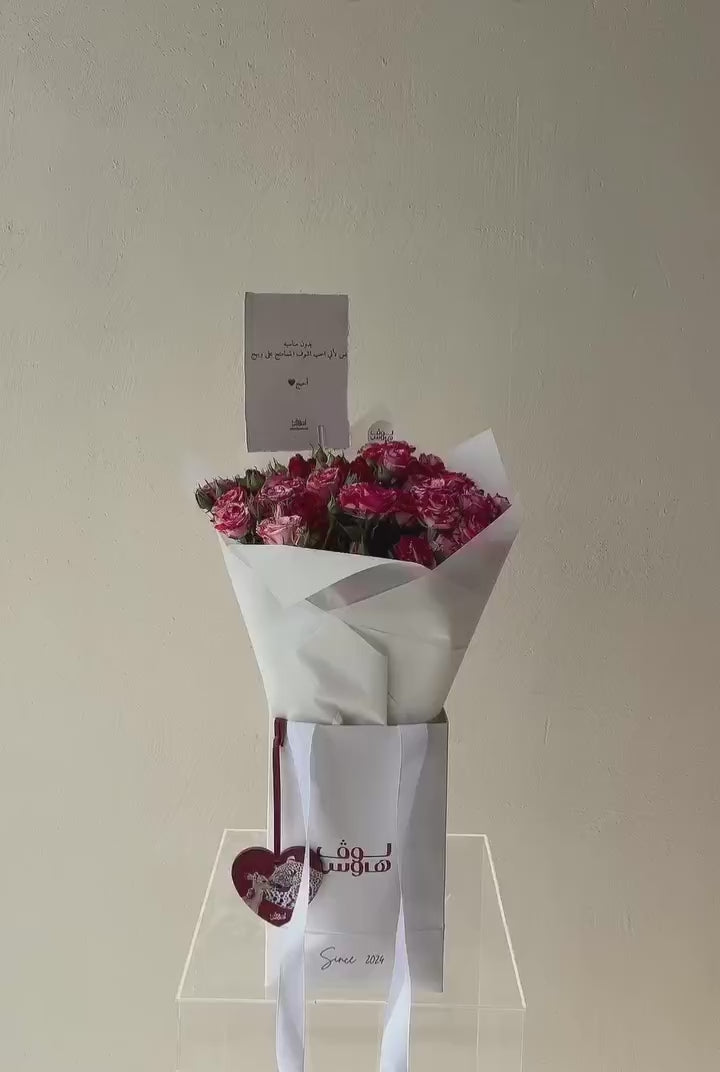 باقة ورد بيبي بينك مع تعليقة سيارة