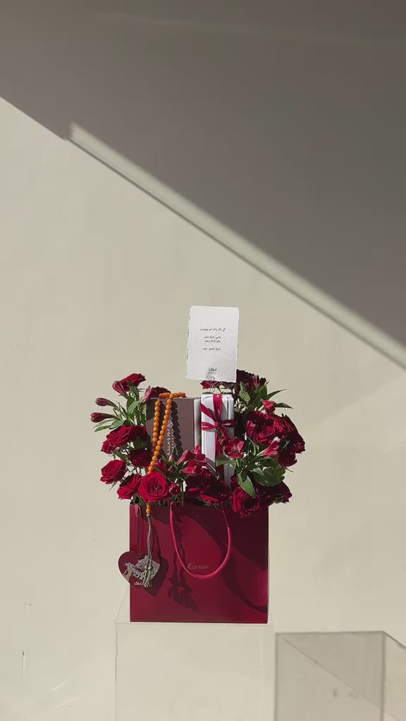 Cartier – عطر لمتد ومسباح و ميدالية