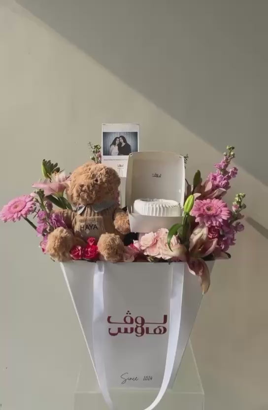 Teddy – Pink Bouquet and cake