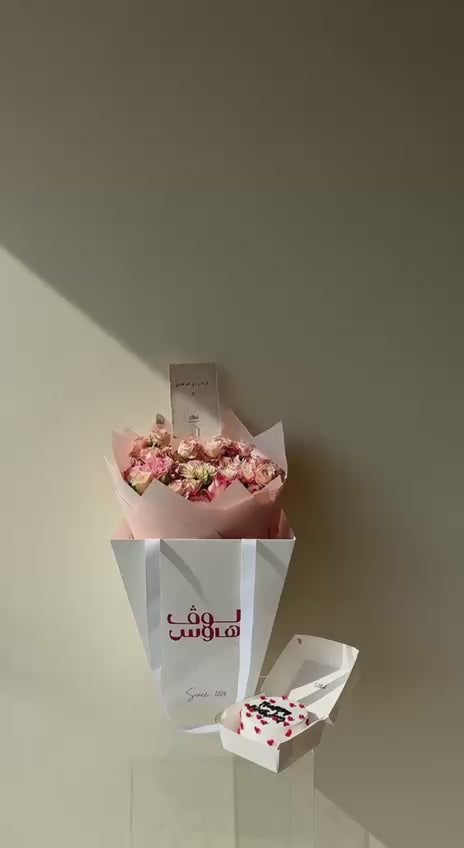 باقة وردية وكيك